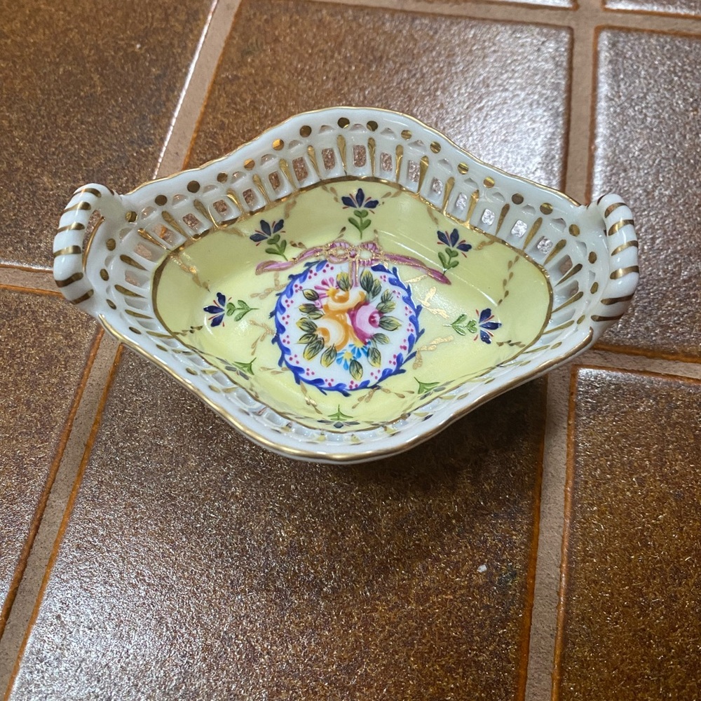 Porcelain De La Rein Handled Trinket Dish with Floral Medallion - Yellow & White